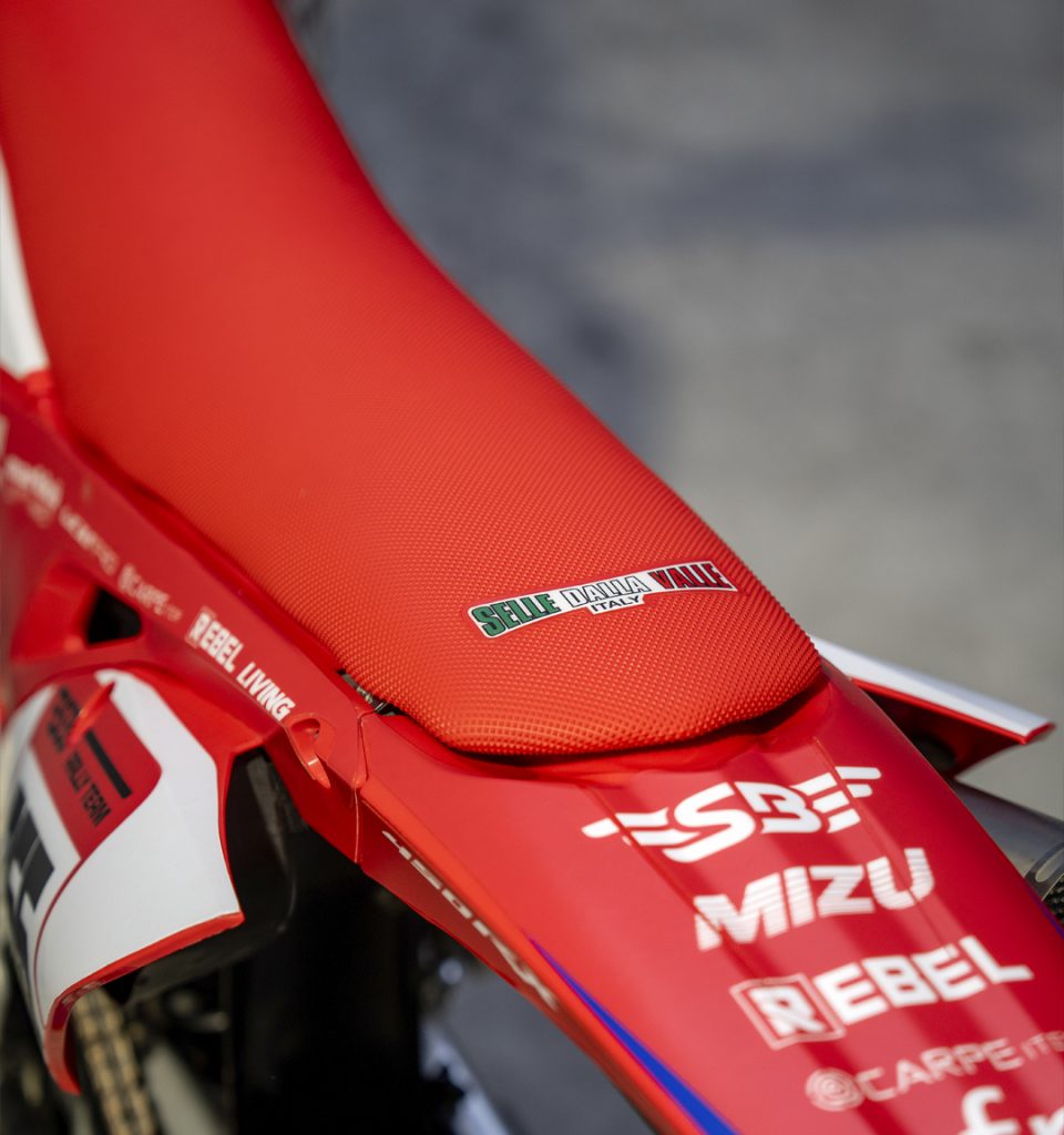 Honda CRF 450L HRC
Seat cover SelleDallaValle