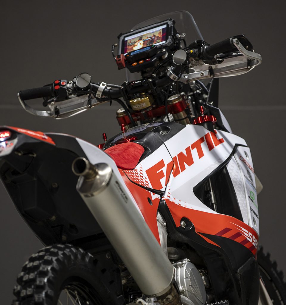 Fantic-XEF-450-Rally-x-SBRally_Vista-trasera-carpe-iter