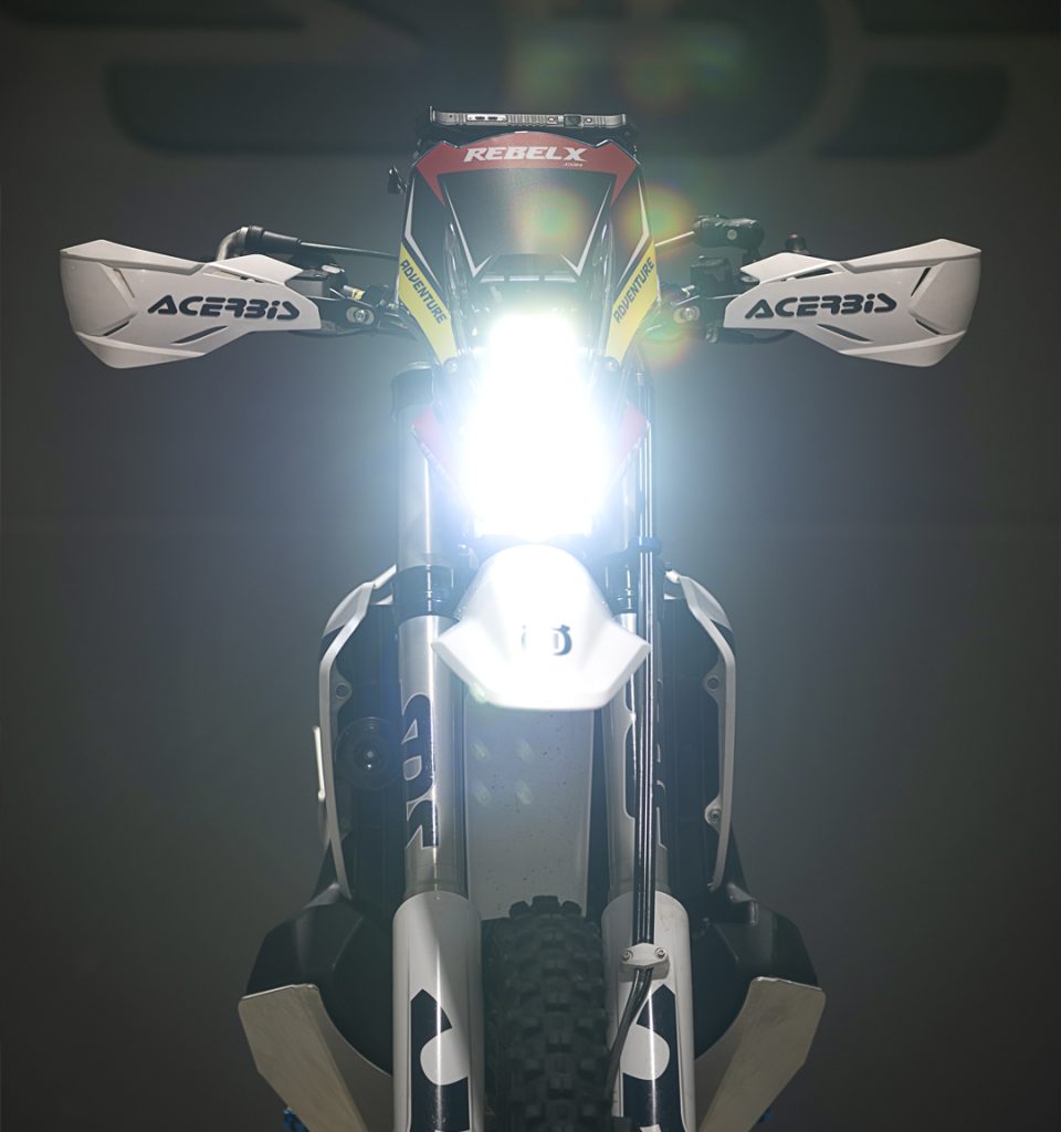 Husqvarna-501-FE-2026-x-SBRally_kit-rally-rebel-ultralight-lights