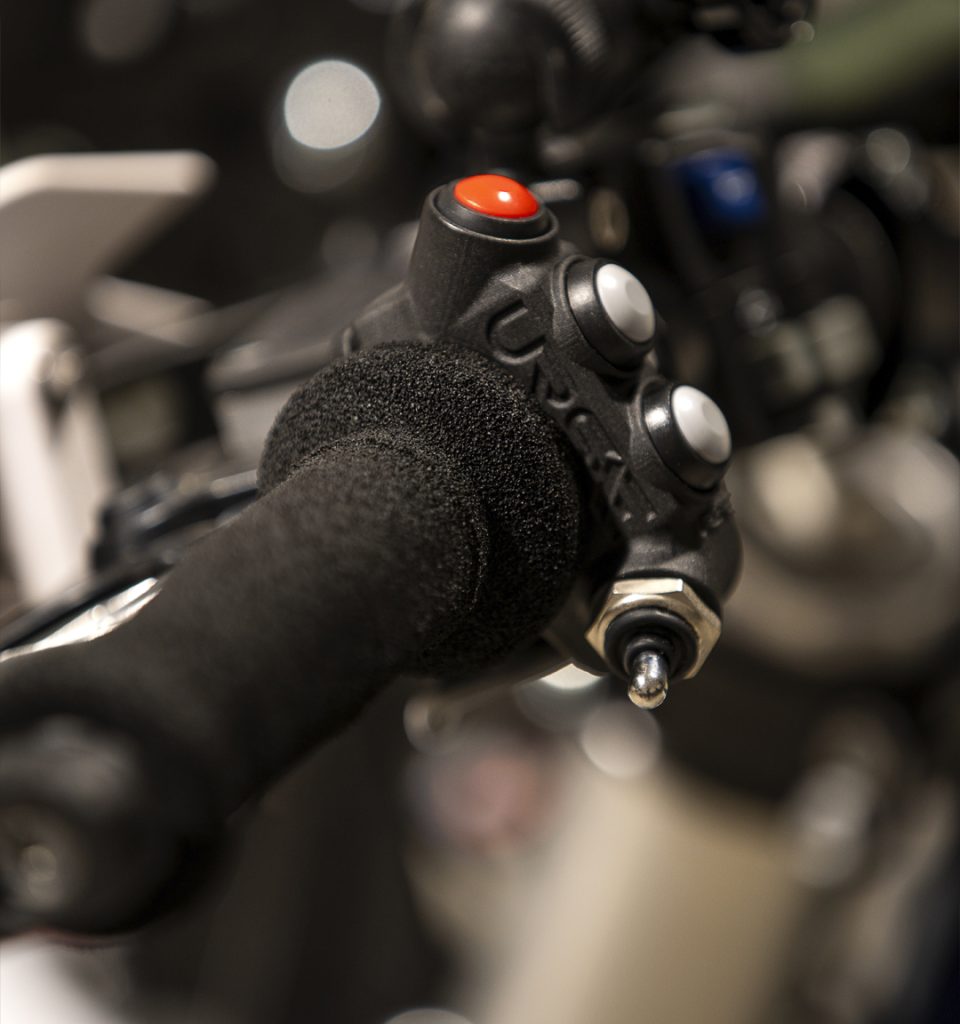Husqvarna-501-FE-2026-x-SBRally_mando-navegación-rally-ursae