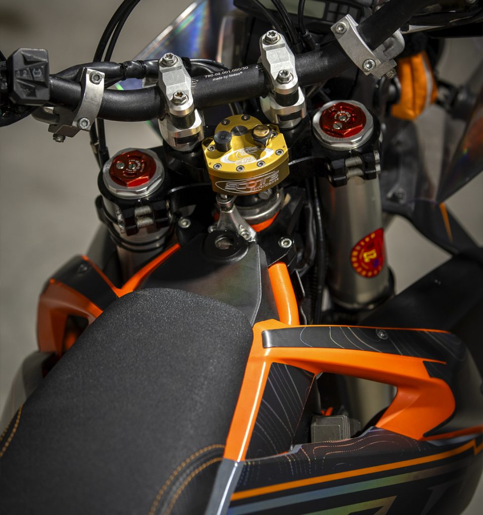 KTM-690-RALLY-x-SBRally Scotts steering damper