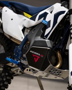 Fuel-Tank-Rebel-X_21L-SBrally_HusqvarnaFE-view