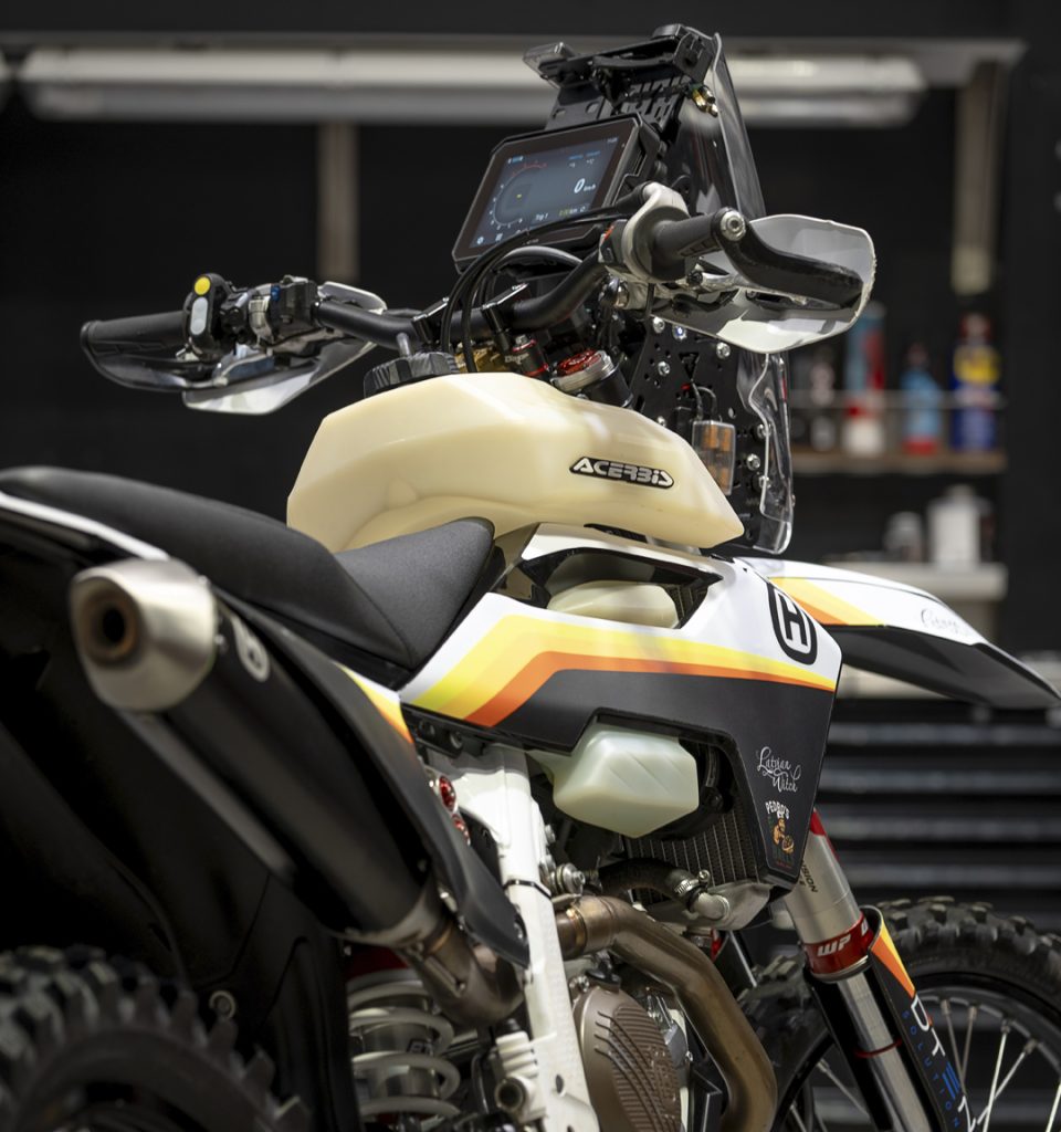 Husqvarna-FE-450-2025-SBRally_Acerbis-Rally-Tank