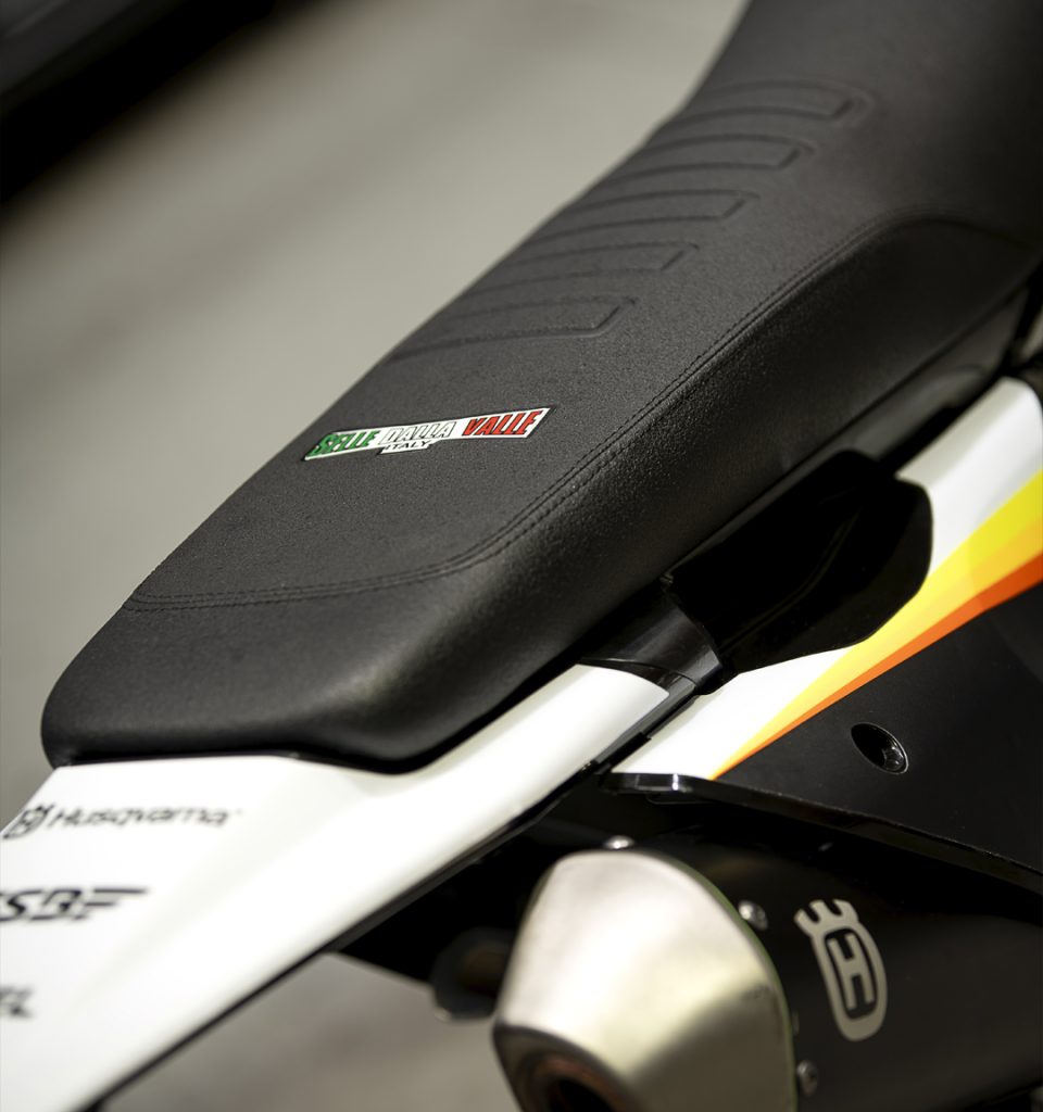 Husqvarna-FE-450-2025-SBRally_Custom-Seat