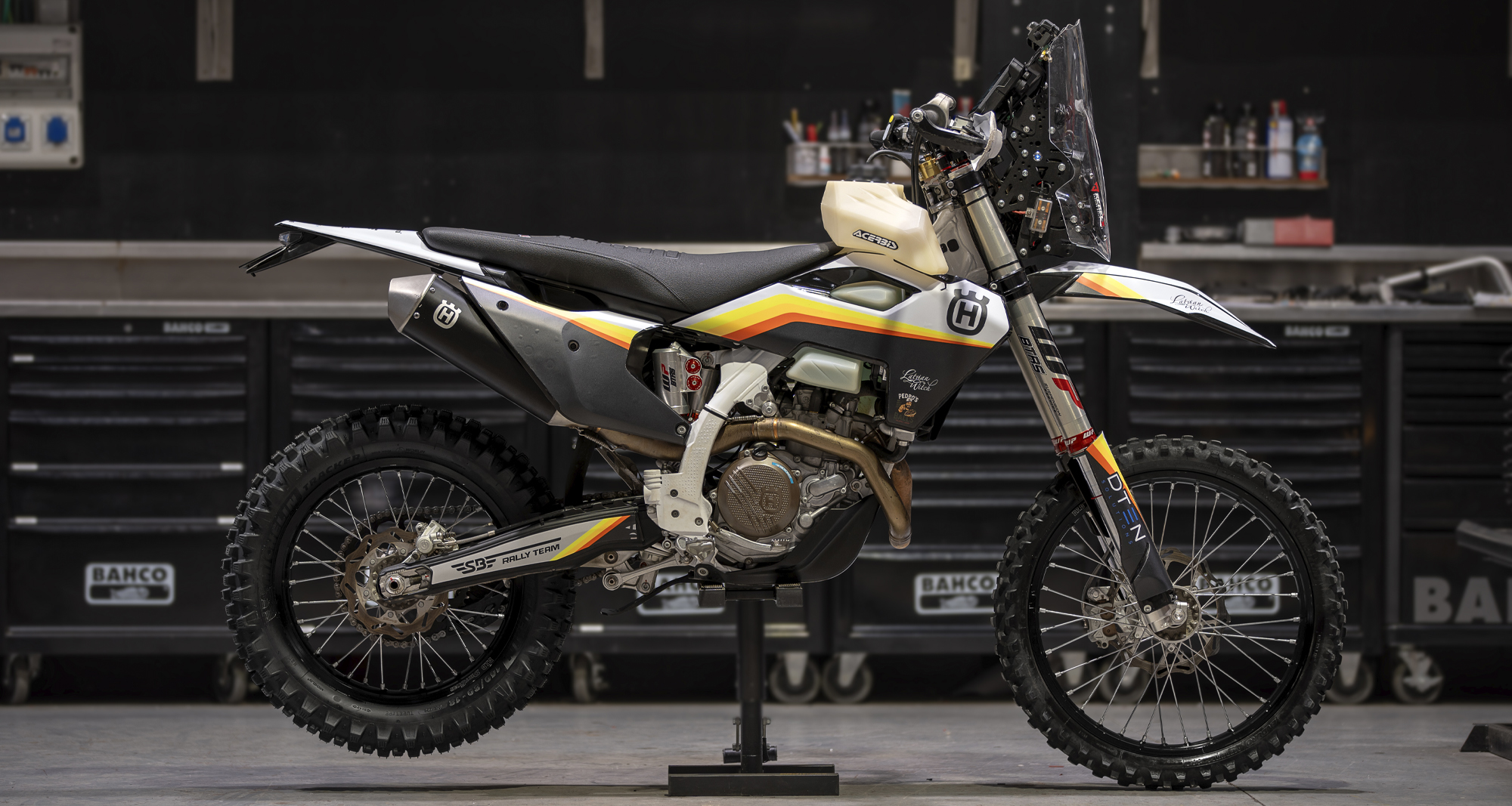 Husqvarna-FE-450-2025-SBRally_Lateral