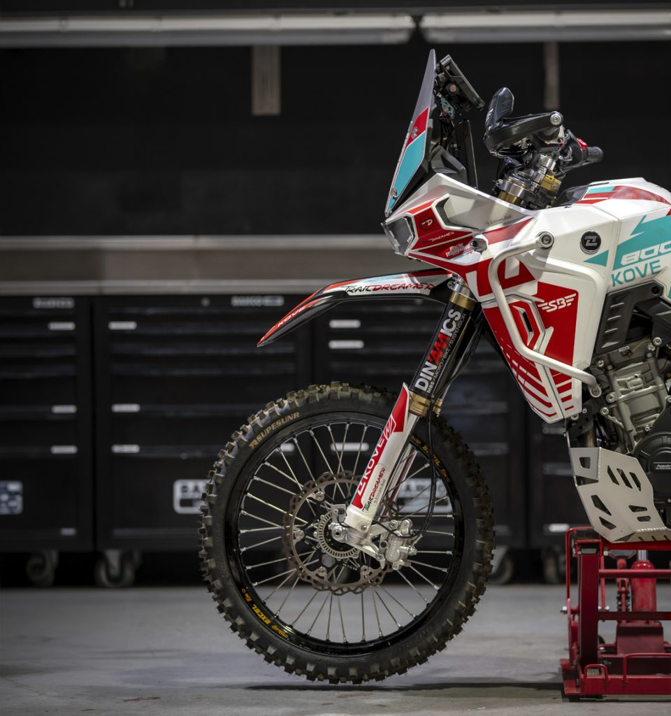 KOVE-XPRO-Custom-Build-TrailDreamer_SBRally_Vista-Lateral